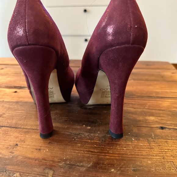 Aldo Shimmery Burgundy Faux-Suede Almond Toe Platform Pumps, Size 37 (US 6.5) - Picture 3 of 4